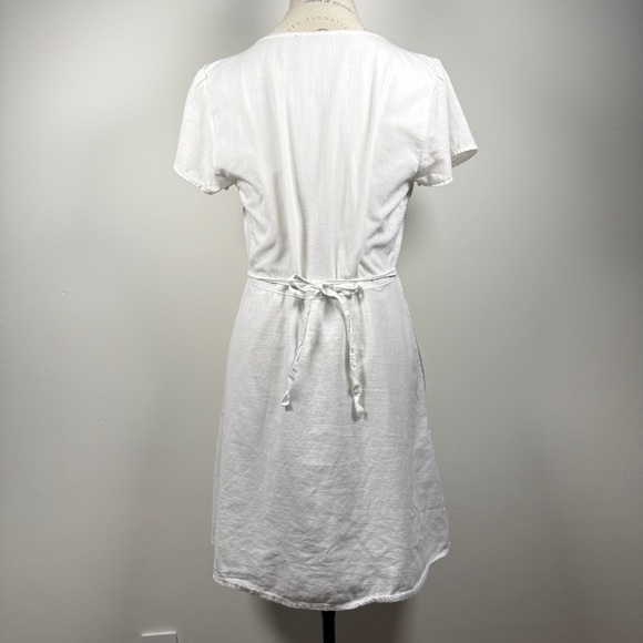 Abercrombie & Fitch White Mini Dress with Bow and Buttons - Picture 2 of 8